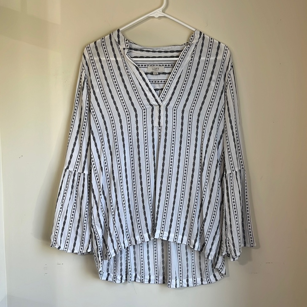 LOFT White Black Patterned V-Neck Bell Sleeve Blouse Size M